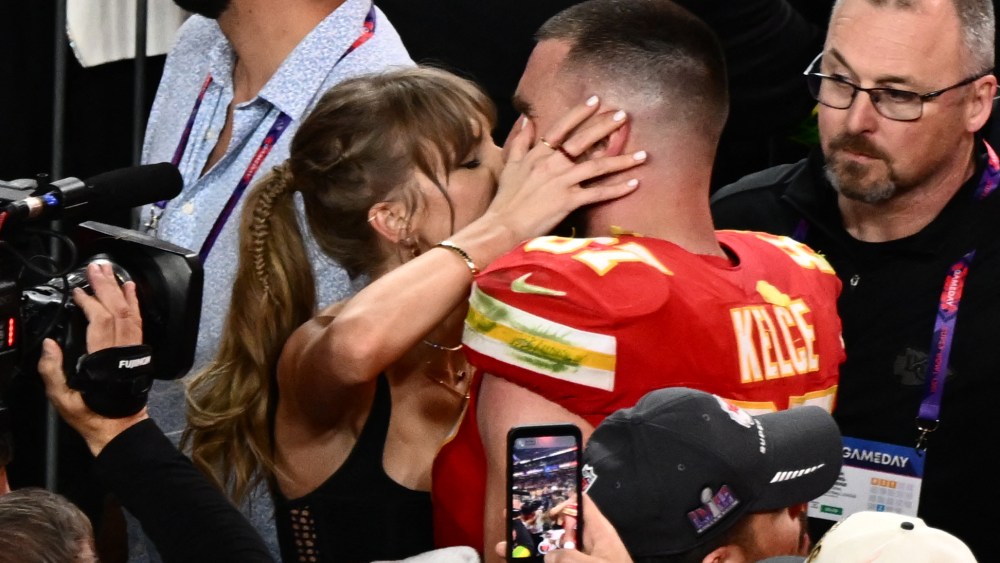 Taylor Swift Kiss Travis Kelce at Super Bowl After Chiefs Win