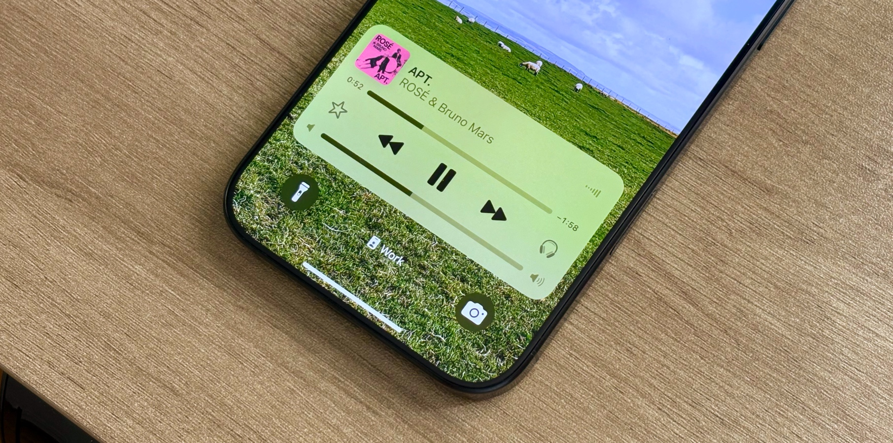 iOS 18.2 brings back my favorite iPhone Lock Screen feature